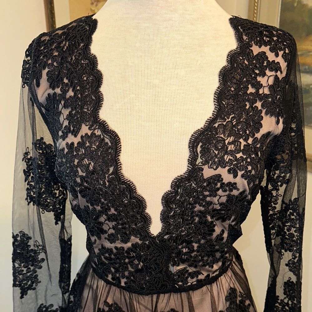 Soie’blu Black Lace Overlay Dress w/ Sheer Sleeves Size Large - Picture 5 of 16